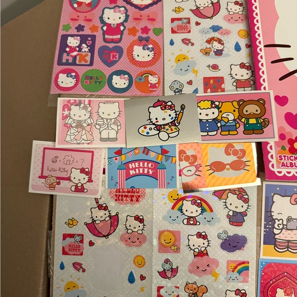 Hello Kitty Sticker Album - Picture 4 of 7